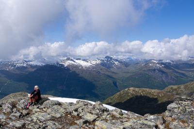 E op Stauriniba - Loen